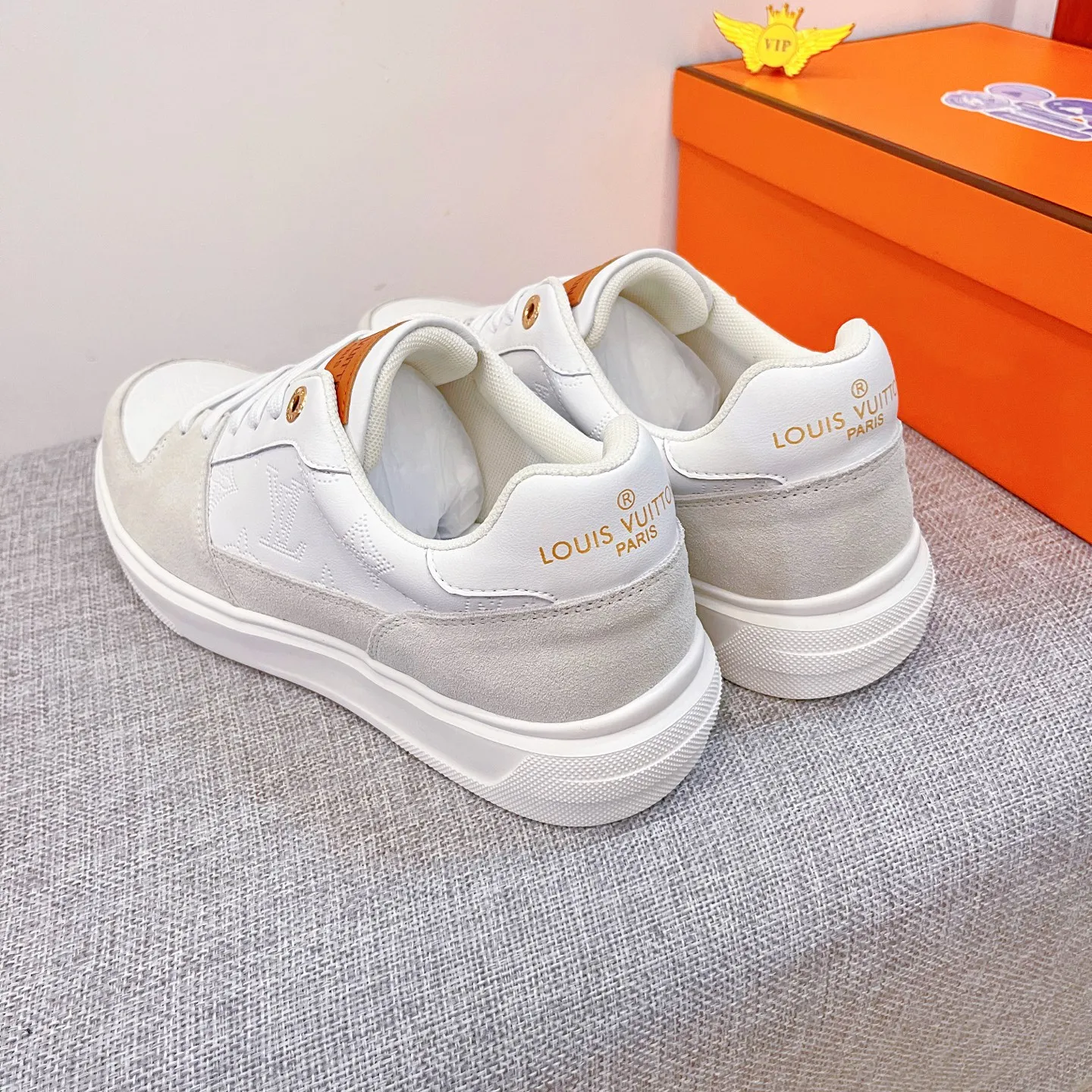 Men's shoes 💰 420💰【LV】🔥Louis Vuitton, high-end men's shoes brand official website 1:1 latest masterpiece: the upper is made of Italian imported first-layer cowhide with a comfortable and breathable lining➕original non-slip and wear-resistant outsole🔥, making walking more convenient and comfortable! An exclusive new model, a stunning work, a beautiful 1:1 replica [color] compared to the official quality! Create a fashionable personality to set off your uniqueness! A must-have for trendy men! Classic 🔥Size: 38-44 Color: 🔥 2⃣️colors available🔥.